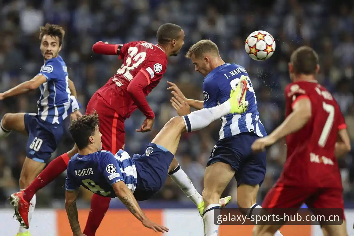 维拉vs弗赖堡：一场3-0背后的欧联杯王者加冕